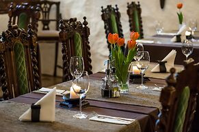 Three Crowns Residents