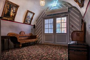 Three Crowns Residents