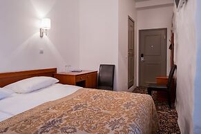 Three Crowns Residents