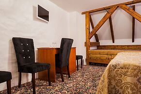 Three Crowns Residents