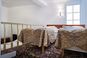 Three Crowns Residents