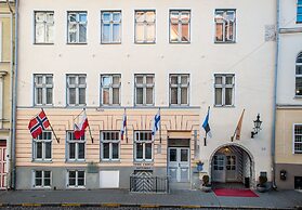 Three Crowns Residents