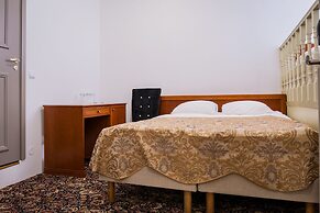 Three Crowns Residents