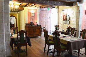 Three Crowns Residents