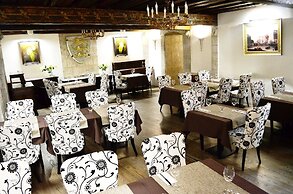 Three Crowns Residents