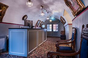 Three Crowns Residents