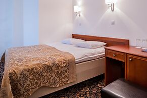 Three Crowns Residents