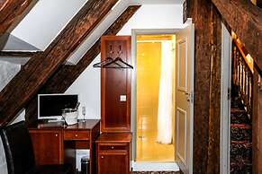 Three Crowns Residents