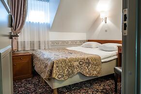 Three Crowns Residents