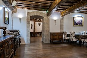 Three Crowns Residents