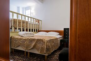 Three Crowns Residents