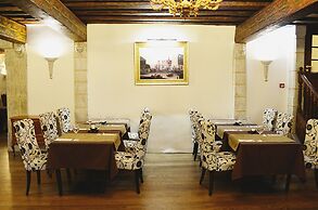 Three Crowns Residents