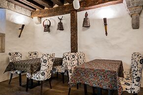 Three Crowns Residents