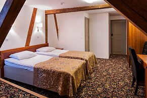 Three Crowns Residents