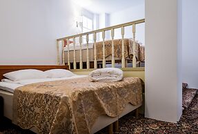 Three Crowns Residents