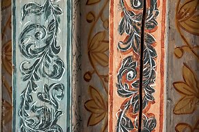 Three Crowns Residents