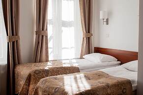 Three Crowns Residents