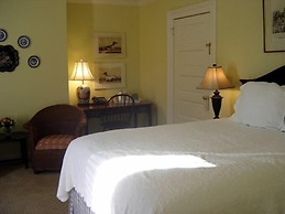 Carriage House Inn