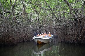 Calamansi Cove Villas