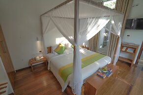 Calamansi Cove Villas