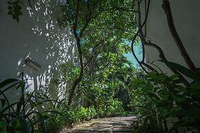 Calamansi Cove Villas