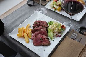 Hotel Restaurant Brasserie Ahoi, Kortrijk