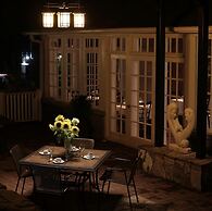 The Monte Vista Hotel