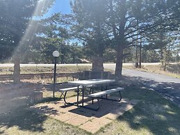 Saddle & Surrey Motel