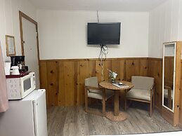 Saddle & Surrey Motel