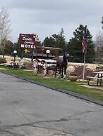 Saddle & Surrey Motel