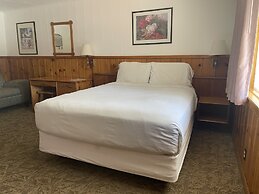 Saddle & Surrey Motel