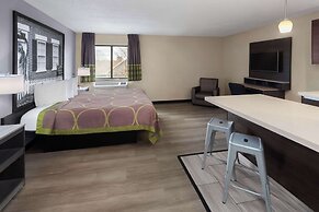 Super 8 by Wyndham Copley Akron