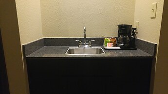 Super 8 by Wyndham Copley Akron