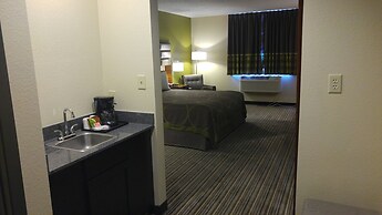 Super 8 by Wyndham Copley Akron