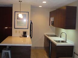 Super 8 by Wyndham Copley Akron