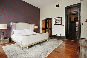 Royal Street Inn and R Bar