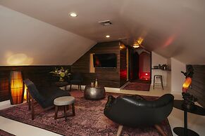 Royal Street Inn and R Bar