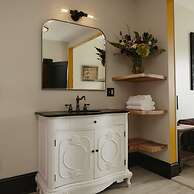 Royal Street Inn and R Bar