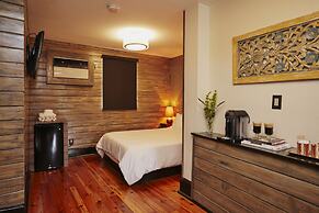 Royal Street Inn and R Bar