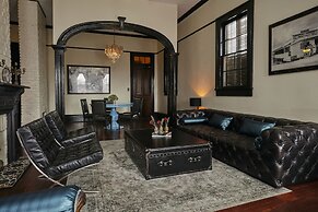 Royal Street Inn and R Bar