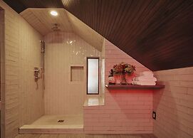 Royal Street Inn and R Bar