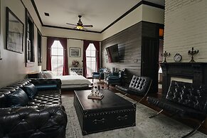 Royal Street Inn and R Bar