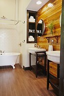 Royal Street Inn and R Bar