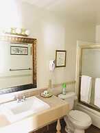 Gunn House Hotel