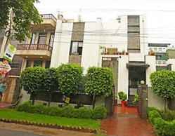 Pacific Inn Huda City Centre Sec 41