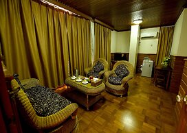 Hotel Queen Mandalay