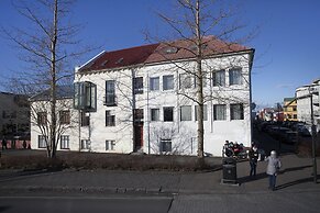 Thomsen Apartments