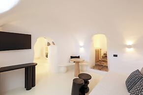 Luna Santorini Suites
