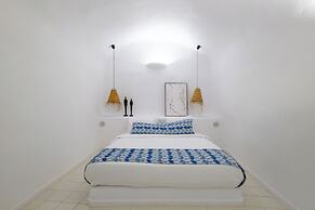 Luna Santorini Suites
