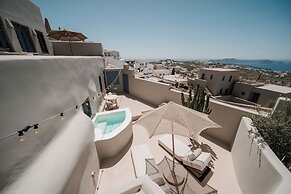 Luna Santorini Suites